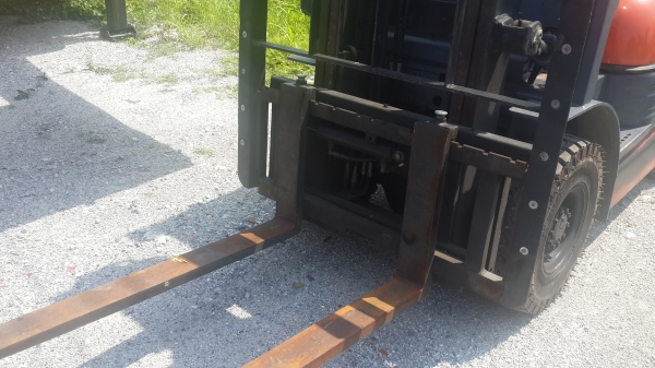 ขายรถยก1.5T...แก็สนอก.งาสไสด์