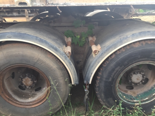 รถบรรทุก 18 ล้อ..มี4ชุด หัวลากพร้อมหาง3ชุดและแม่-ลูกพื้นเรียบ1ชุด เล่มพร้อม รถใช้งานได้ปกติ.