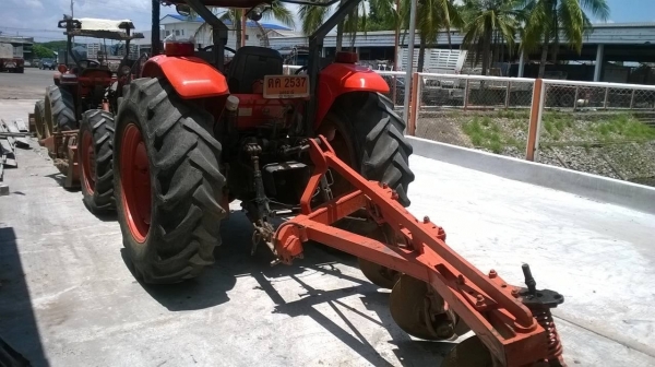 ขายรถไถ KUBOTA M7040 สภาพสวย ใช้งานน้อย ยางสวยทุกเส้น อุปกรณ์ผานดันหน้า และผาน 3 เอกสารเล่มทะเบียนครบ