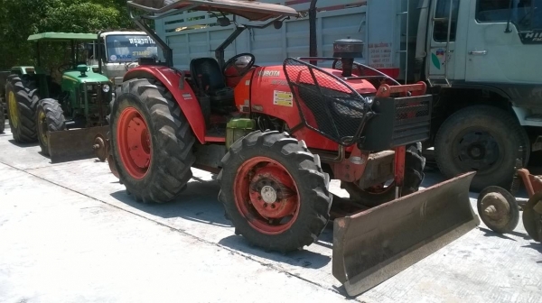 ขายรถไถ KUBOTA M7040 สภาพสวย ใช้งานน้อย ยางสวยทุกเส้น อุปกรณ์ผานดันหน้า และผาน 3 เอกสารเล่มทะเบียนครบ