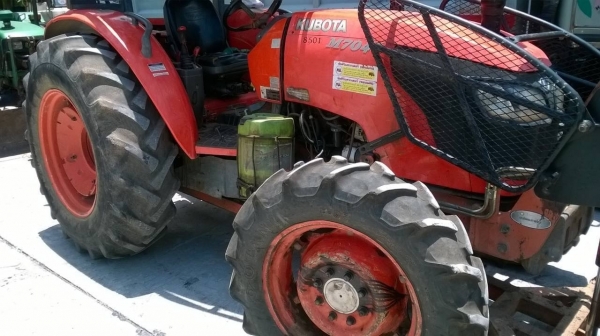 ขายรถไถ KUBOTA M7040 สภาพสวย ใช้งานน้อย ยางสวยทุกเส้น อุปกรณ์ผานดันหน้า และผาน 3 เอกสารเล่มทะเบียนครบ