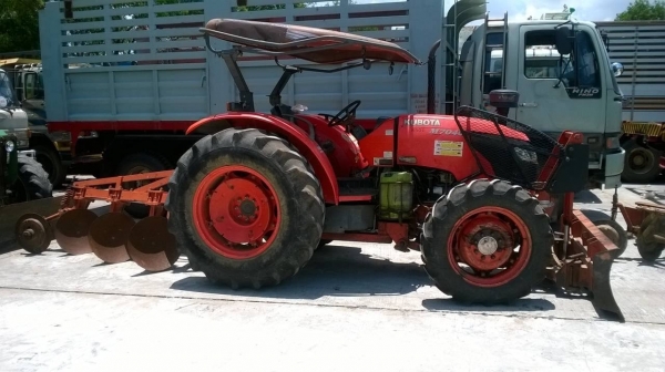 ขายรถไถ KUBOTA M7040 สภาพสวย ใช้งานน้อย ยางสวยทุกเส้น อุปกรณ์ผานดันหน้า และผาน 3 เอกสารเล่มทะเบียนครบ