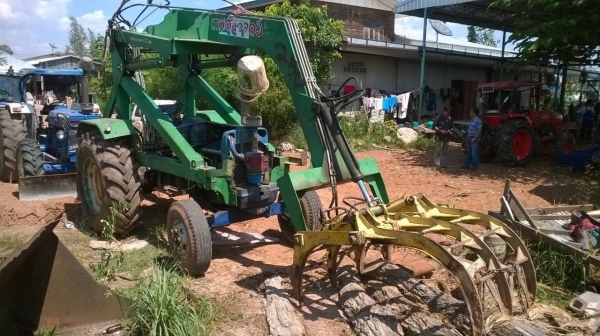 ขายรถไถ FORD 6600 T3 ติดคีบอวยชัยแทรคเตอร์ สภาพพร้อมใช้งาน ยางดีทุกเส้น เอกสารเล่มทะเบียนครบ ราคาต่อรองได้ ขายรถไถ FORD 6600 T3 ติดคีบอวยชัยแทรคเตอร์ สภาพพร้อมใช้งาน ยางดีทุกเส้น เอกสารเล่มทะเบียนครบ ราคาต่อรองได้