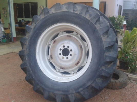 ขายแล้ว ยางหลังBS ขนาด 18.4-34 พร้อมกะทะล้อ34&rdquo;  สภาพสวย ดอกยางสูงนิ้วกว่า ขายยกกะทะพร้อมยางเลย คู่ละ35,000ครับ