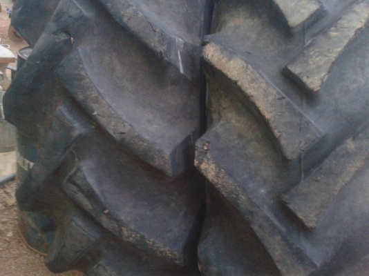 ขายแล้ว ยางหลังBS ขนาด 18.4-34 พร้อมกะทะล้อ34&rdquo;  สภาพสวย ดอกยางสูงนิ้วกว่า ขายยกกะทะพร้อมยางเลย คู่ละ35,000ครับ