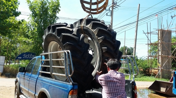 ขายแล้ว ยางหลังBS ขนาด 18.4-34 พร้อมกะทะล้อ34&rdquo;  สภาพสวย ดอกยางสูงนิ้วกว่า ขายยกกะทะพร้อมยางเลย คู่ละ35,000ครับ