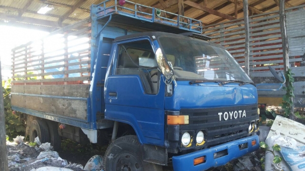 ขายรถบรรทุก 6 ล้อรั้ว TOYOTA BU91 115 แรงม้า กระบะยาว 4.30 เมตร ราคา 130000
