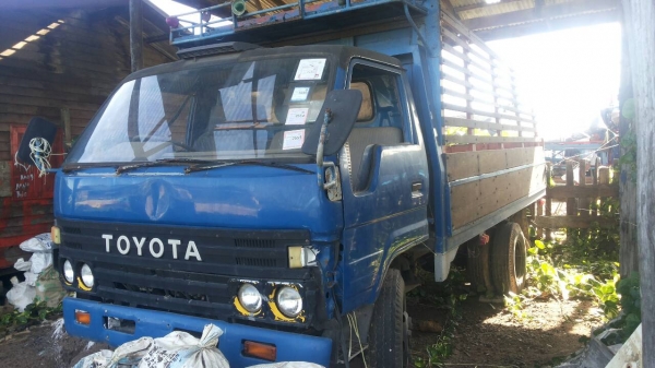 ขายรถบรรทุก 6 ล้อรั้ว TOYOTA BU91 115 แรงม้า กระบะยาว 4.30 เมตร ราคา 130000