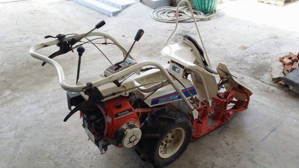 รถเกี่ยวข้าวเดินตามแบบมัดข้าวในตัว KUBOTA  รุ่น RB30(1) เก่าญี่ปุ่น สภาพสวย เครื่องพร้อมใช้งาน ไม่เคยใช้งานในไทย