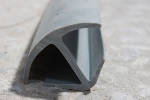 ยางขอบตู้ทึบ ยางขอบตู้แห้ง ยางหลังคารถกระบะ ยางตู้รถบรรทุก ตู้เย็น ตู้อลูมิเนียม ตู้สิบบาน ยางเทา ยางกระดูกงู ยางตัวเจ