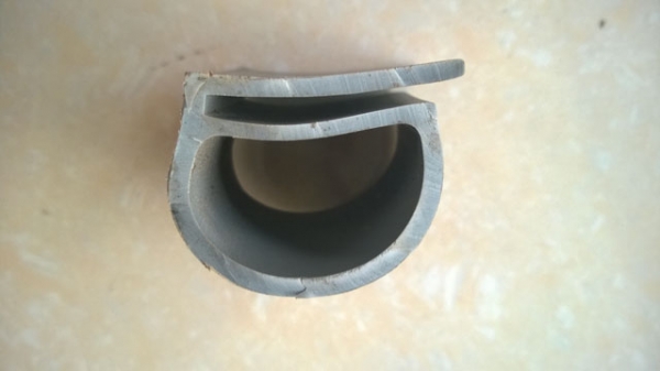 ยางขอบตู้ทึบ ยางขอบตู้แห้ง ยางหลังคารถกระบะ ยางตู้รถบรรทุก ตู้เย็น ตู้อลูมิเนียม ตู้สิบบาน ยางเทา ยางกระดูกงู ยางตัวเจ