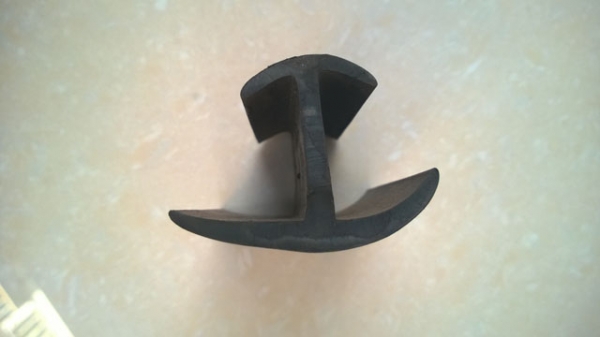 ยางขอบตู้ทึบ ยางขอบตู้แห้ง ยางหลังคารถกระบะ ยางตู้รถบรรทุก ตู้เย็น ตู้อลูมิเนียม ตู้สิบบาน ยางเทา ยางกระดูกงู ยางตัวเจ