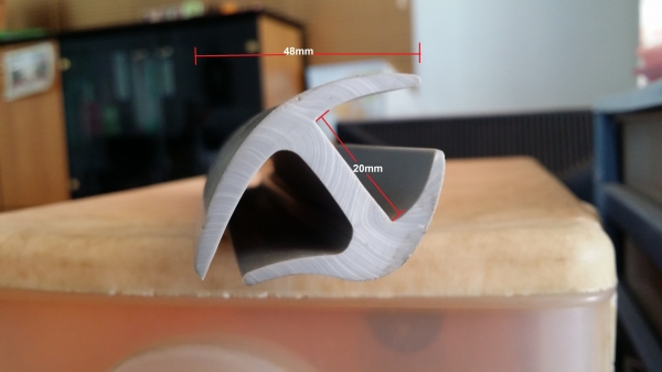 ยางขอบตู้ทึบ ยางขอบตู้แห้ง ยางหลังคารถกระบะ ยางตู้รถบรรทุก ตู้เย็น ตู้อลูมิเนียม ตู้สิบบาน ยางเทา ยางกระดูกงู ยางตัวเจ