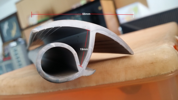 ยางขอบตู้ทึบ ยางขอบตู้แห้ง ยางหลังคารถกระบะ ยางตู้รถบรรทุก ตู้เย็น ตู้อลูมิเนียม ตู้สิบบาน ยางเทา ยางกระดูกงู ยางตัวเจ