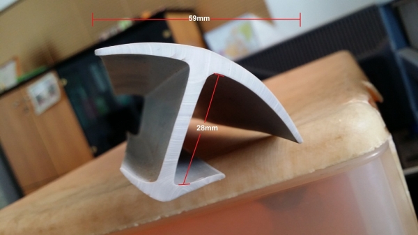 ยางขอบตู้ทึบ ยางขอบตู้แห้ง ยางหลังคารถกระบะ ยางตู้รถบรรทุก ตู้เย็น ตู้อลูมิเนียม ตู้สิบบาน ยางเทา ยางกระดูกงู ยางตัวเจ