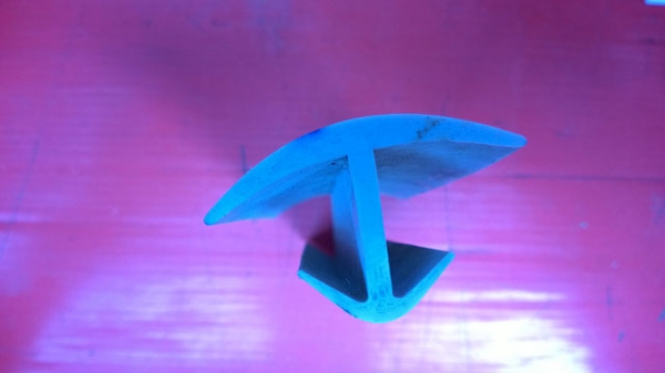 ยางขอบตู้ทึบ ยางขอบตู้แห้ง ยางหลังคารถกระบะ ยางตู้รถบรรทุก ตู้เย็น ตู้อลูมิเนียม ตู้สิบบาน ยางเทา ยางกระดูกงู ยางตัวเจ