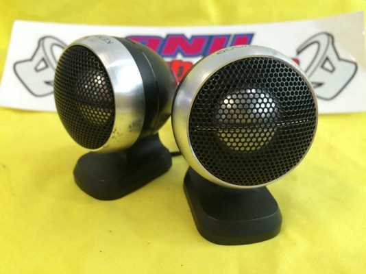 ทวิตเตอร์ Kenwood รุ่นใหญ่ เป็นแบบขาตั้ง หมุนปรับทิศทาง ซ้าย-ขวา ก้ม-เงยได้ ทวิตเตอร์ Kenwood รุ่นใหญ่ เป็นแบบขาตั้ง หมุนปรับทิศทาง ซ้าย-ขวา ก้ม-เงยได้