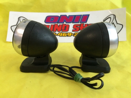 ทวิตเตอร์ Kenwood รุ่นใหญ่ เป็นแบบขาตั้ง หมุนปรับทิศทาง ซ้าย-ขวา ก้ม-เงยได้ ทวิตเตอร์ Kenwood รุ่นใหญ่ เป็นแบบขาตั้ง หมุนปรับทิศทาง ซ้าย-ขวา ก้ม-เงยได้