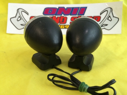 ทวิตเตอร์ Kenwood รุ่นใหญ่ เป็นแบบขาตั้ง หมุนปรับทิศทาง ซ้าย-ขวา ก้ม-เงยได้ ทวิตเตอร์ Kenwood รุ่นใหญ่ เป็นแบบขาตั้ง หมุนปรับทิศทาง ซ้าย-ขวา ก้ม-เงยได้