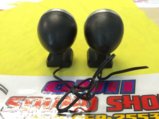 ทวิตเตอร์ Kenwood รุ่นใหญ่ เป็นแบบขาตั้ง หมุนปรับทิศทาง ซ้าย-ขวา ก้ม-เงยได้ ทวิตเตอร์ Kenwood รุ่นใหญ่ เป็นแบบขาตั้ง หมุนปรับทิศทาง ซ้าย-ขวา ก้ม-เงยได้