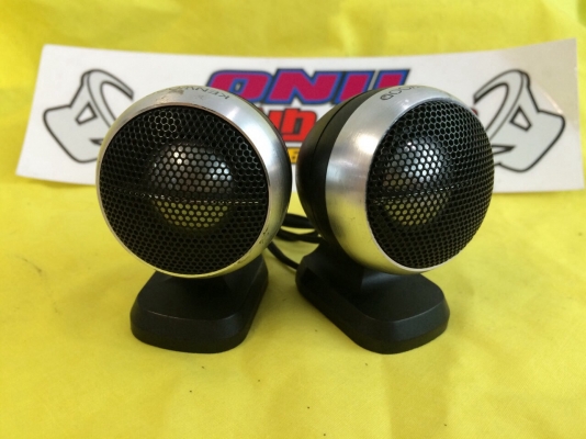 ทวิตเตอร์ Kenwood รุ่นใหญ่ เป็นแบบขาตั้ง หมุนปรับทิศทาง ซ้าย-ขวา ก้ม-เงยได้ ทวิตเตอร์ Kenwood รุ่นใหญ่ เป็นแบบขาตั้ง หมุนปรับทิศทาง ซ้าย-ขวา ก้ม-เงยได้