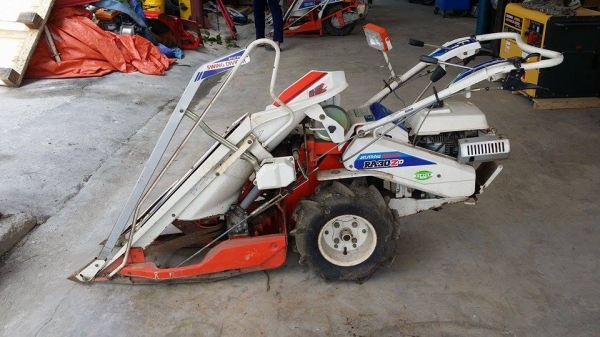 รถเกี่ยวข้าวเดินตามแบบมัดข้าวในตัว KUBOTA  รุ่น RA-30ZD เก่าญี่ปุ่น สภาพสวย เครื่องพร้อมใช้งาน ไม่เคยใช้งานในไทย