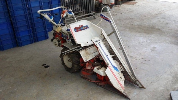 รถเกี่ยวข้าวเดินตามแบบมัดข้าวในตัว KUBOTA  รุ่น RA-30ZD เก่าญี่ปุ่น สภาพสวย เครื่องพร้อมใช้งาน ไม่เคยใช้งานในไทย