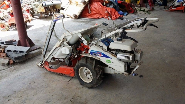 รถเกี่ยวข้าวเดินตามแบบมัดข้าวในตัว KUBOTA  รุ่น RA-30ZD เก่าญี่ปุ่น สภาพสวย เครื่องพร้อมใช้งาน ไม่เคยใช้งานในไทย