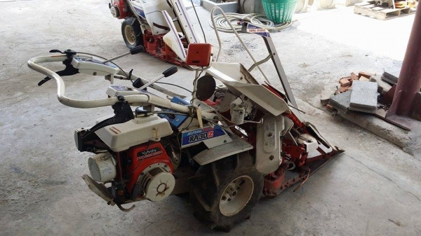 รถเกี่ยวข้าวเดินตามแบบมัดข้าวในตัว KUBOTA  รุ่น RA-30ZD เก่าญี่ปุ่น สภาพสวย เครื่องพร้อมใช้งาน ไม่เคยใช้งานในไทย