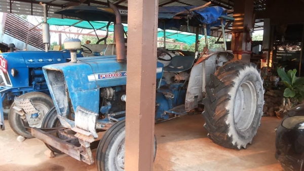 **113,000 บ.ต่อรอง/// รถไถ FORD 3000 เพลาเดียว **ขาย FORD 47แรง รถไถ1เพลา ตัวเปล่า FORD 3000 3สูบ 47แรง T3 เสื้อเรียบ เครื่องดี แรงดี <C7NN 6015 S> ปั้มดี แรงดีครับ เกียร์ดี<C7NN 7006 AK> เข้าง่าย ครับ ช่วงล่างดี แน่นดี ท้ายดี<C7NN-4024 G&a **113,000 บ.ต่อรอง/// รถไถ FORD 3000 เพลาเดียว **ขาย FORD 47แรง รถไถ1เพลา ตัวเปล่า FORD 3000 3สูบ 47แรง T3 เสื้อเรียบ เครื่องดี แรงดี <C7NN 6015 S> ปั้มดี แรงดีครับ เกียร์ดี<C7NN 7006 AK> เข้าง่าย ครับ ช่วงล่างดี แน่นดี ท้ายดี<C7NN-4024 G&a