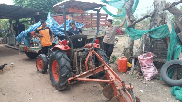 คูโบต้า KRT140 ไม่มีเครื่อง มาพร้อมอุปกรณ์สองชิ้น โทร 081 074 5778 ลุงโหนกรับสาย