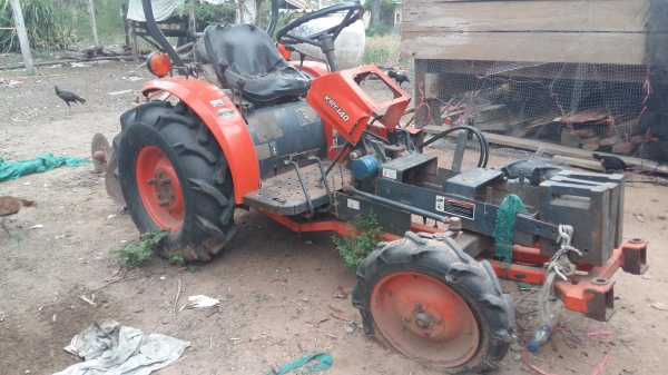 คูโบต้า KRT140 ไม่มีเครื่อง มาพร้อมอุปกรณ์สองชิ้น โทร 081 074 5778 ลุงโหนกรับสาย