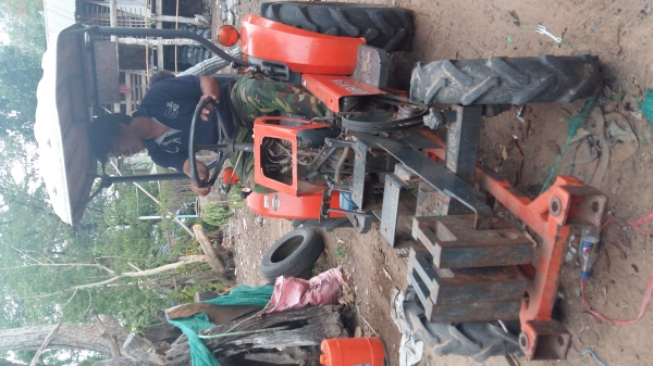 คูโบต้า KRT140 ไม่มีเครื่อง มาพร้อมอุปกรณ์สองชิ้น โทร 081 074 5778 ลุงโหนกรับสาย