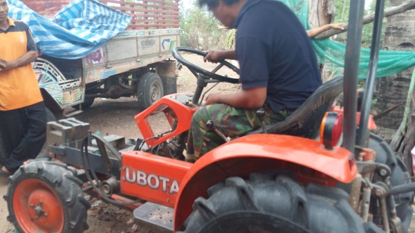 คูโบต้า KRT140 ไม่มีเครื่อง มาพร้อมอุปกรณ์สองชิ้น โทร 081 074 5778 ลุงโหนกรับสาย