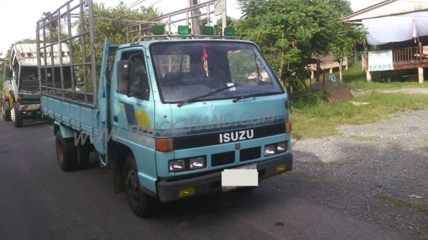 ISUZU 85แรงม้า ปีจดทะเบียน 2523 กระบะคาร์โก้ ยาว4 เมตร กว้าง1.90 เมตร