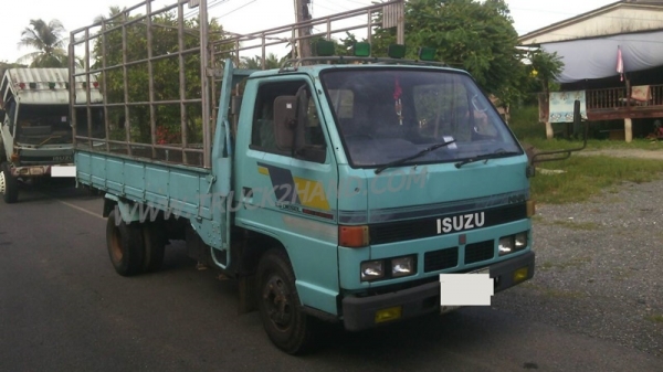 ISUZU 85แรงม้า ปีจดทะเบียน 2523 กระบะคาร์โก้ ยาว4 เมตร กว้าง1.90 เมตร