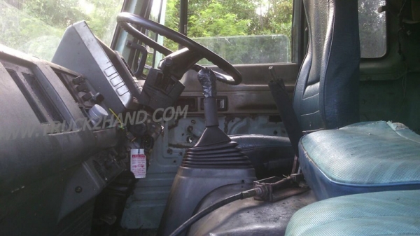 อิซุซุ10ล้อท้ายลาด ติดเครน2900ตัน เพลาเดียว เครื่อง160HP6BF1 เเซชซีสวย หัวเก๋งมีผุที่พื้น พวงมาลัยพาวเวอร์