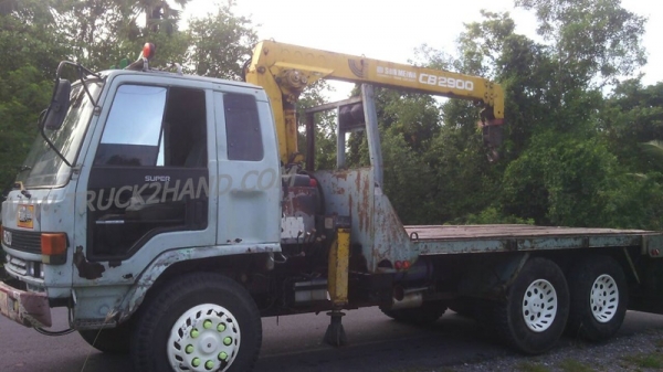 อิซุซุ10ล้อท้ายลาด ติดเครน2900ตัน เพลาเดียว เครื่อง160HP6BF1 เเซชซีสวย หัวเก๋งมีผุที่พื้น พวงมาลัยพาวเวอร์