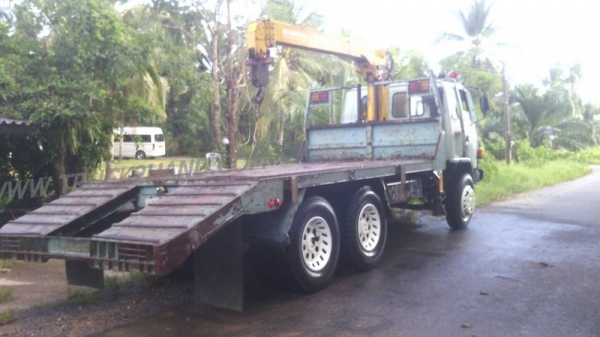 อิซุซุ10ล้อท้ายลาด ติดเครน2900ตัน เพลาเดียว เครื่อง160HP6BF1 เเซชซีสวย หัวเก๋งมีผุที่พื้น พวงมาลัยพาวเวอร์