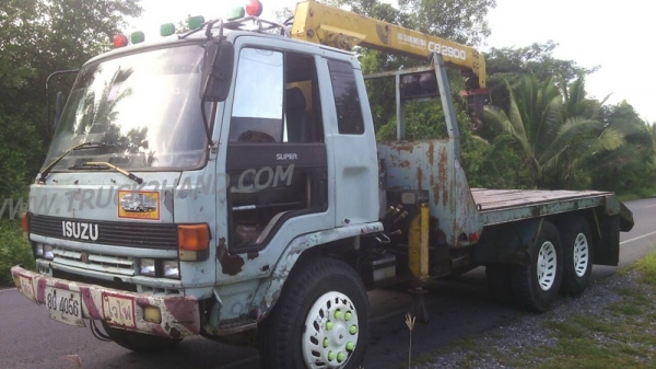 อิซุซุ10ล้อท้ายลาด ติดเครน2900ตัน เพลาเดียว เครื่อง160HP6BF1 เเซชซีสวย หัวเก๋งมีผุที่พื้น พวงมาลัยพาวเวอร์