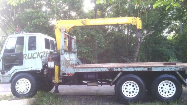 อิซุซุ10ล้อท้ายลาด ติดเครน2900ตัน เพลาเดียว เครื่อง160HP6BF1 เเซชซีสวย หัวเก๋งมีผุที่พื้น พวงมาลัยพาวเวอร์