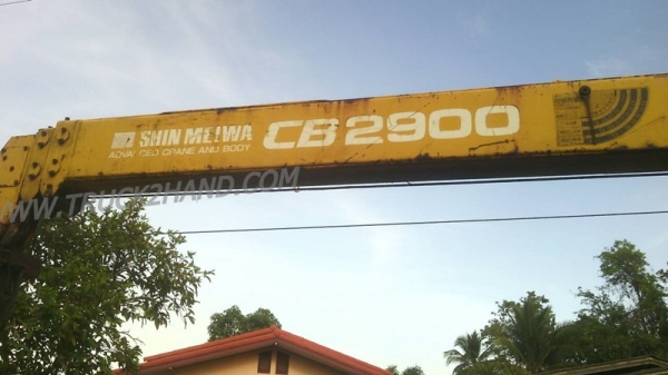 อิซุซุ10ล้อท้ายลาด ติดเครน2900ตัน เพลาเดียว เครื่อง160HP6BF1 เเซชซีสวย หัวเก๋งมีผุที่พื้น พวงมาลัยพาวเวอร์