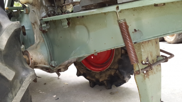 รถพรวนดิน ปรับสภาพแล้ว เปลี่ยนถ่ายของเหลวให้หมด พ่นตัวหยุดสนิมเหล็กพร้อมใช้งาน