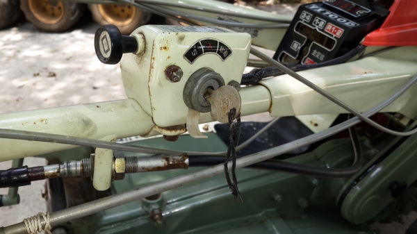 รถพรวนดิน ปรับสภาพแล้ว เปลี่ยนถ่ายของเหลวให้หมด พ่นตัวหยุดสนิมเหล็กพร้อมใช้งาน