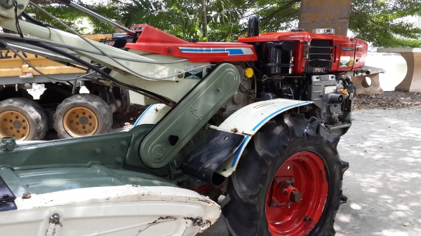 รถพรวนดิน ปรับสภาพแล้ว เปลี่ยนถ่ายของเหลวให้หมด พ่นตัวหยุดสนิมเหล็กพร้อมใช้งาน