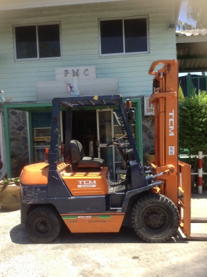 +++ ขายโฟล์คลิฟท์  T.C.M. FD25   ขนาด 2.5  ตัน  เครื่องยนต์ดีเซล  เสา 4  เมตร  เกียร์ออโตเมติค  ยางตัน  (รถนอก  สภาพ 90\%)