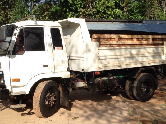 ขายรถบรรทุก 6 ล้อดัมพ์ใหญ่ NISSAN UD 160 แรงม้าปี 2545 ราคา  650000