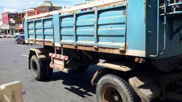 ขายลูกพ่วง2เพลา ดั้มได้ กว้าง2.5 เมตร ยาว6เมตร สูง 1เมตร