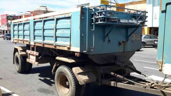 ขายลูกพ่วง2เพลา ดั้มได้ กว้าง2.5 เมตร ยาว6เมตร สูง 1เมตร