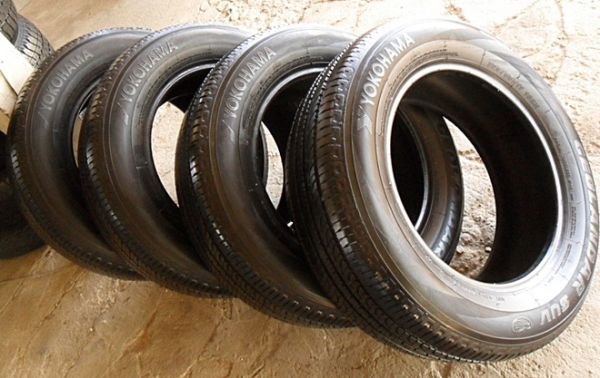 ยางขอบ17 โยโกฮาม่า 225-65-R17ลงพื้นปี13(4เส้น3,900บ)ดอกหนามาก90\%